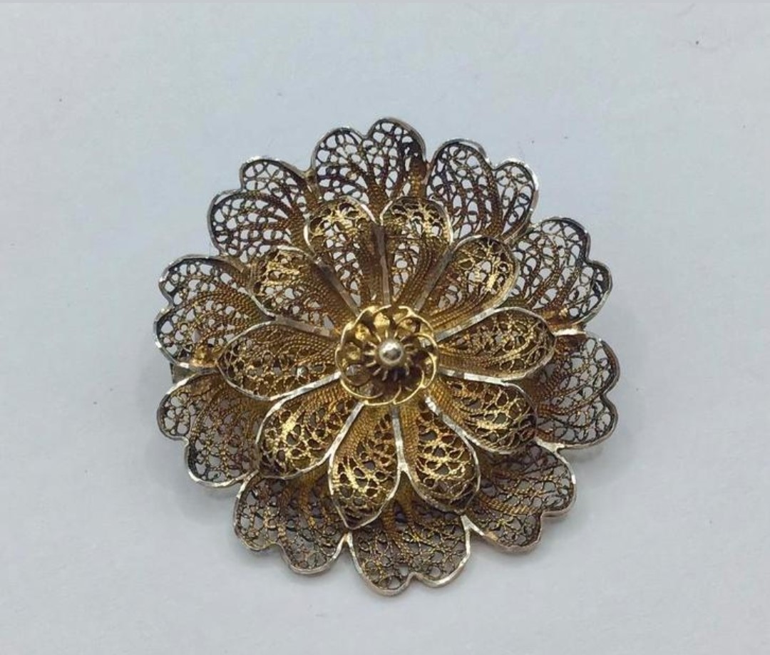 Vintage broche goud verguld filigrein broche 925 goud verg. Vintage broche goud verguld filigrein broche 925 goud verg.