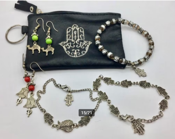 Vintage lotje sieraden Marokkaans 3 armbanden 2 oorbellen Vintage lotje sieraden Marokkaans 3 armbanden 2 oorbellen