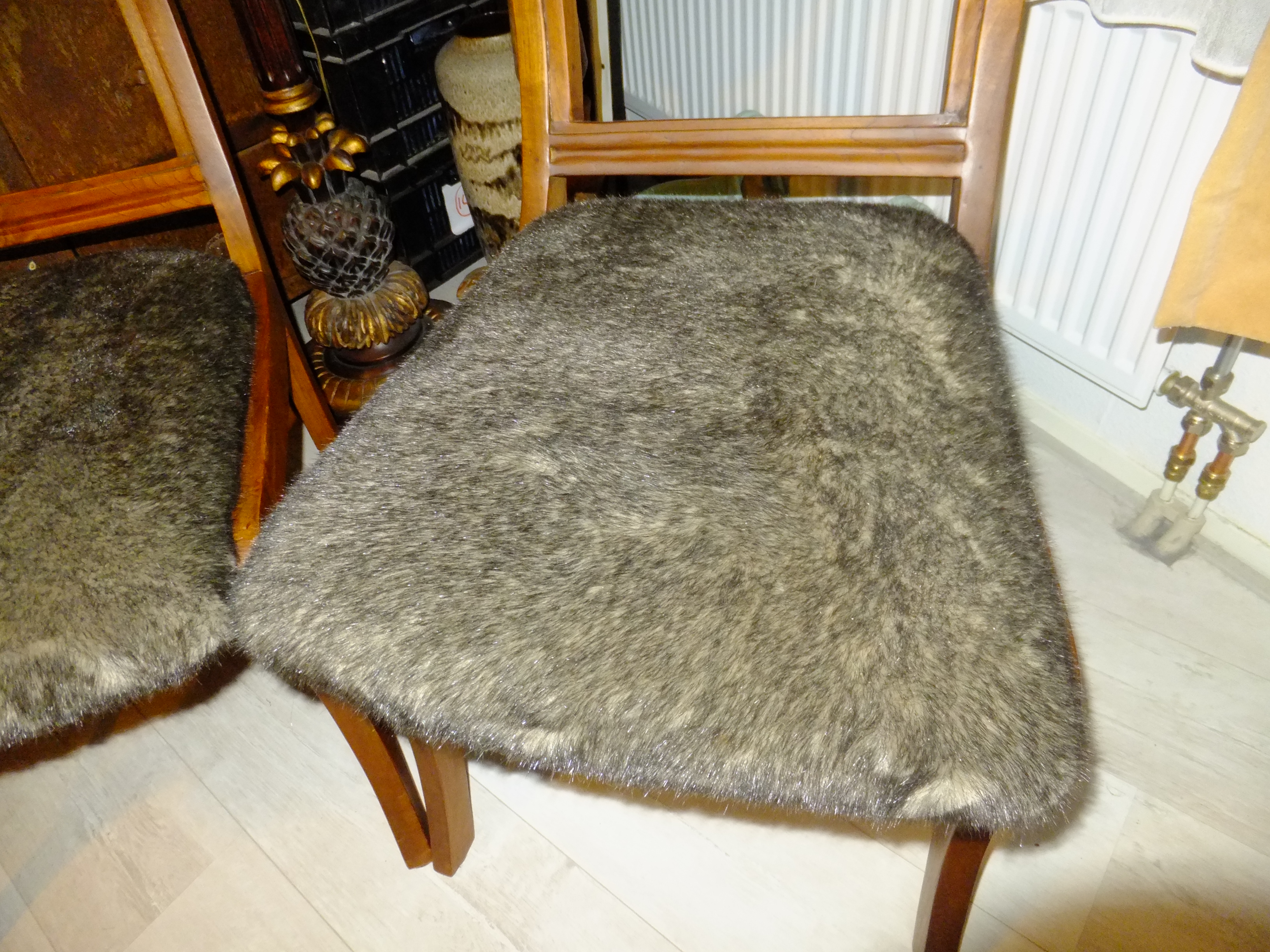 2 Eetkamer stoelen