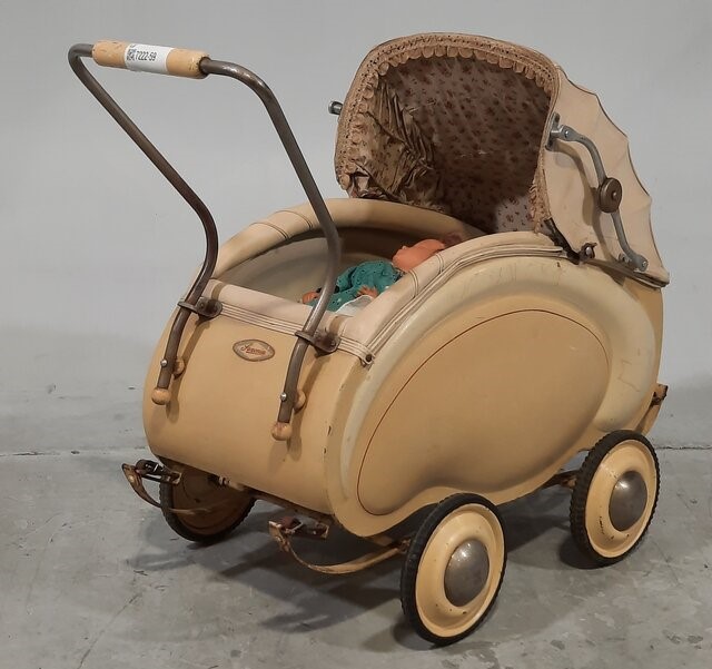Kinderwagen met 2 poppen Faxonia