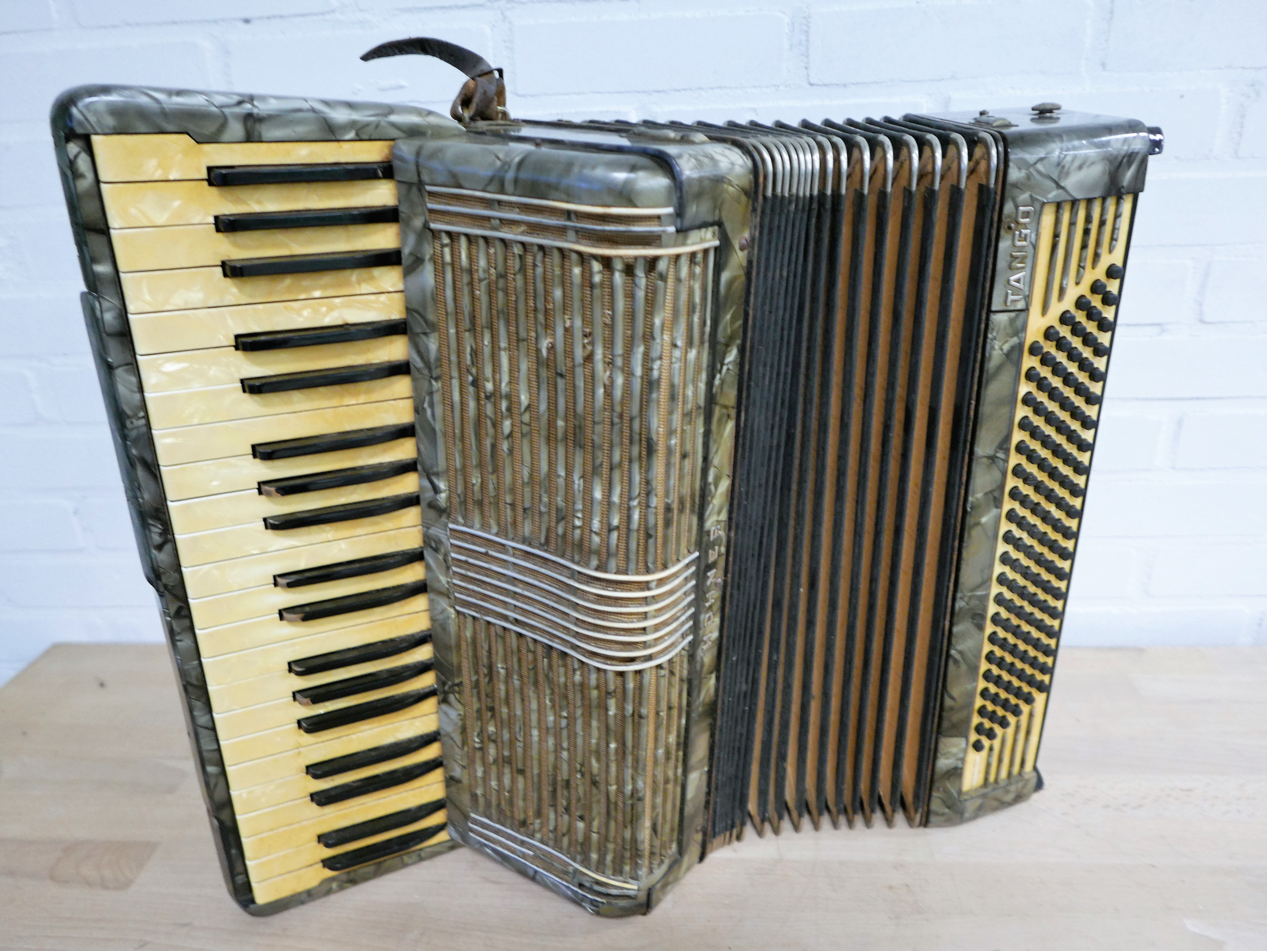 Hohner akoestische accordeon model Tango