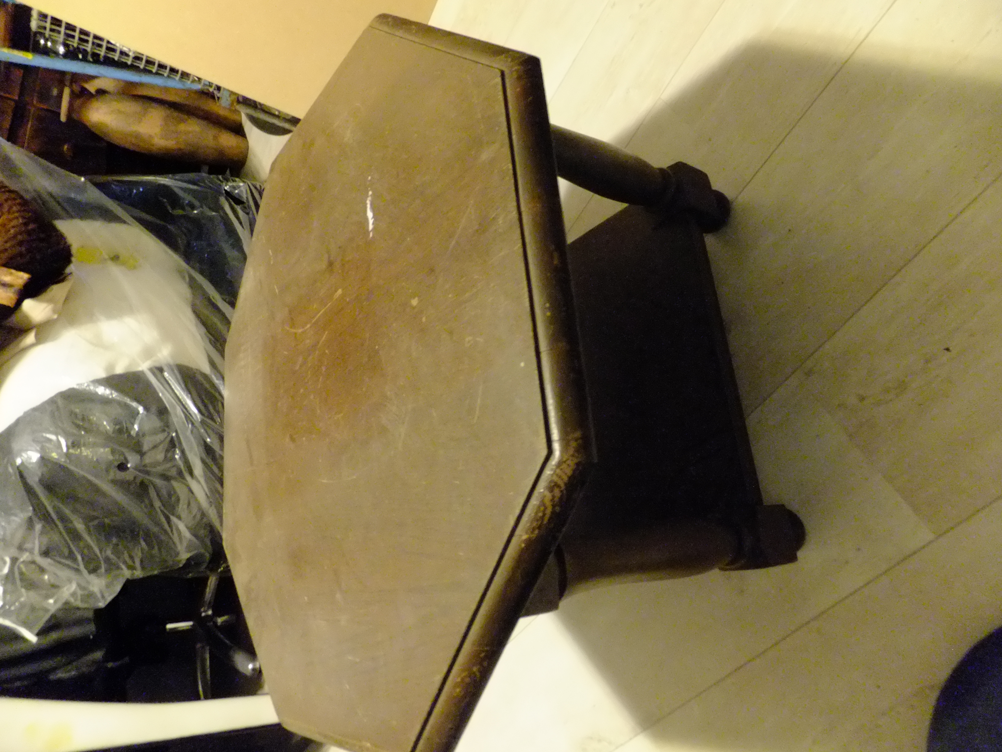 Brocante eiken bijzettafeltje – authentieke uitstraling – ca. 1960 – 60x60x45 cm