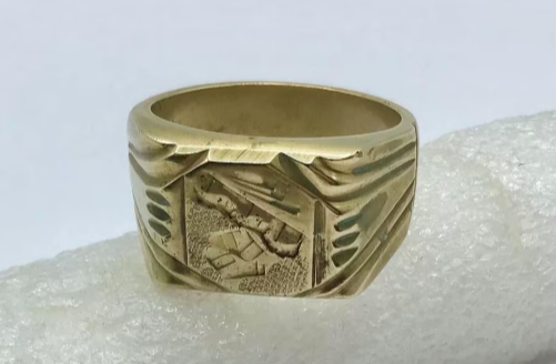 Vintage zegelring heren goud. Vintage zegelring heren goud.