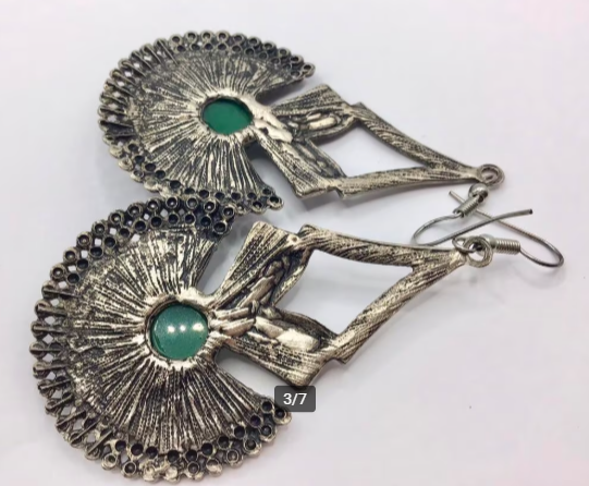 Vintage oorbellen Etnische oorbellen ijzer groene steen