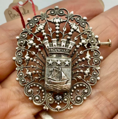 Vintage broche wapen van Trouville Normandië Frankrijk