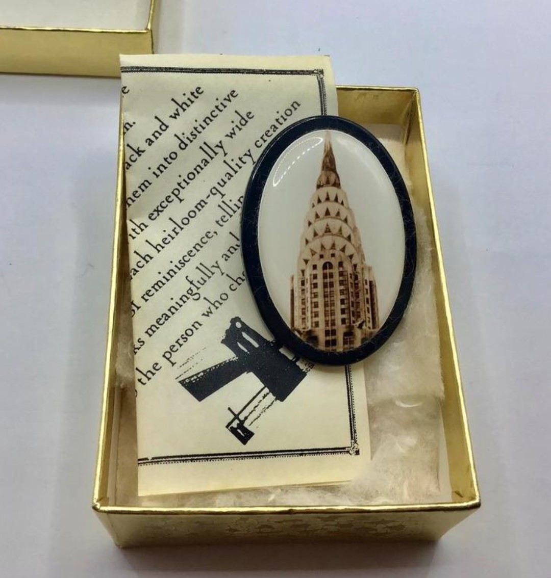 Vintage Design broche Chrysler Building artiest Laura Graham Vintage Design broche Chrysler Building artiest Laura Graham