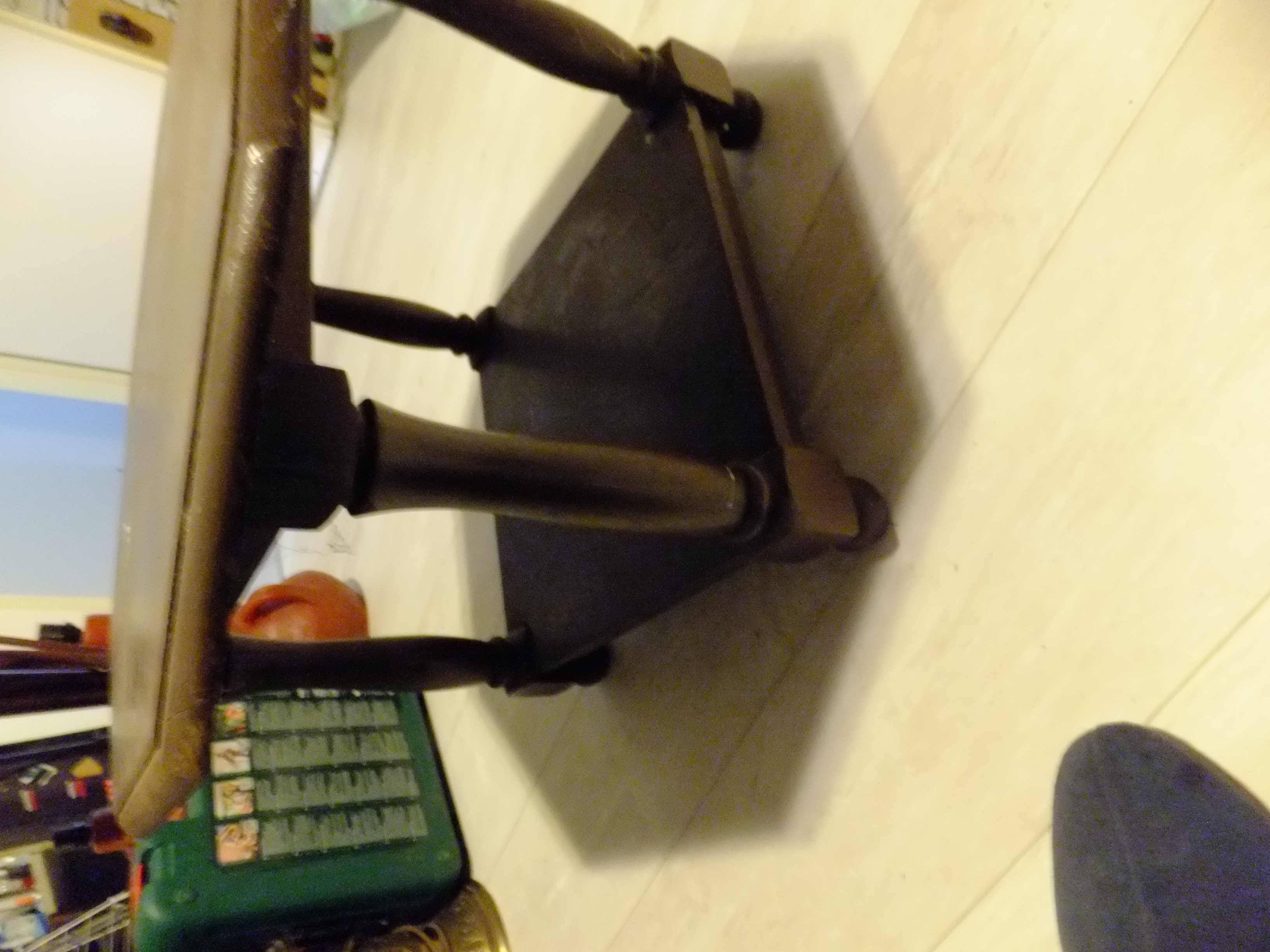 Brocante eiken bijzettafeltje – authentieke uitstraling – ca. 1960 – 60x60x45 cm