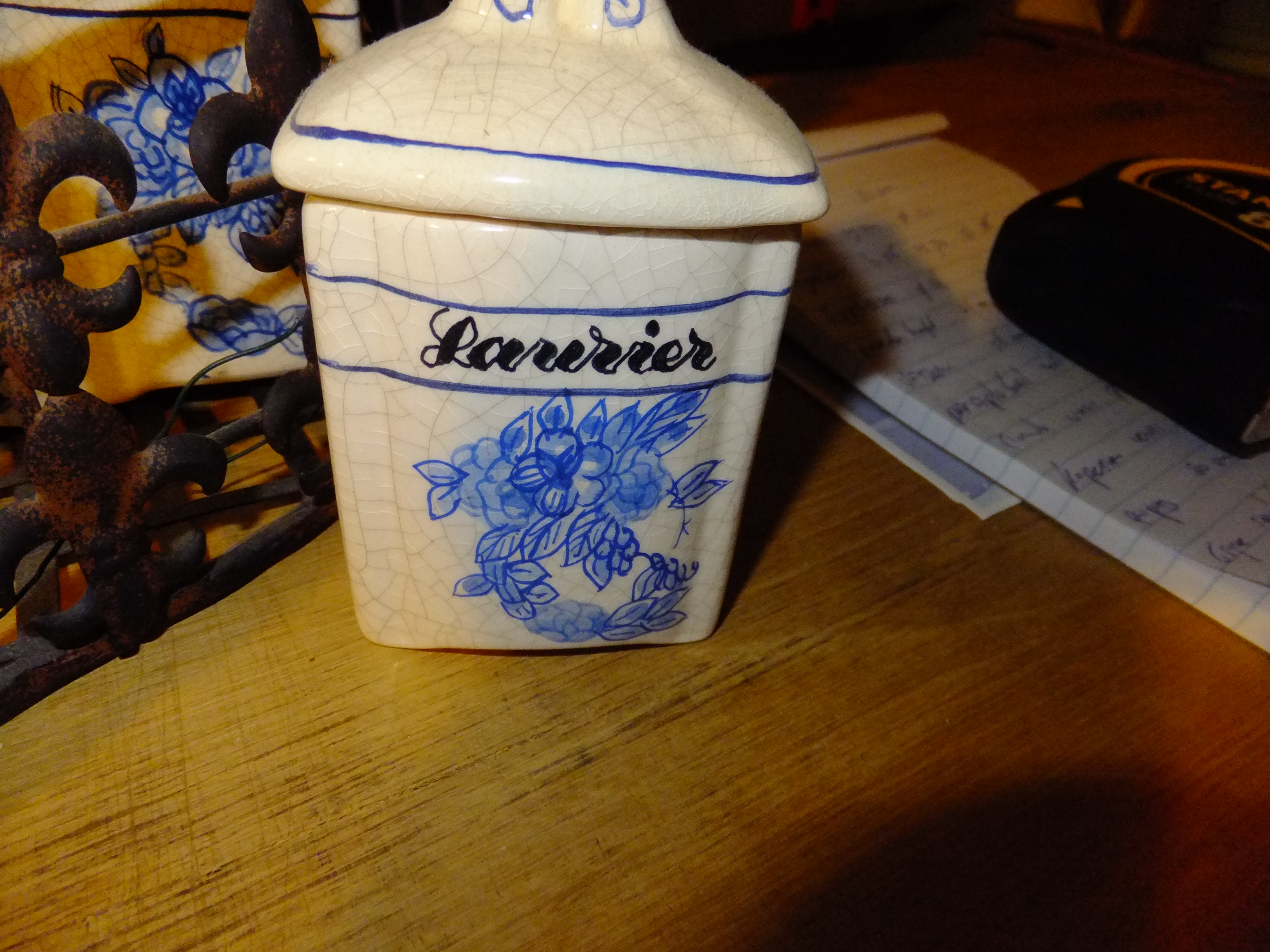 Vintage kruidenrekje jaren '50 - keramiek en ijzer 