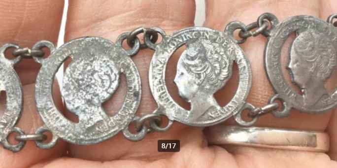 Armband van Wilhelmina dubbeltjes Armband van Wilhelmina dubbeltjes