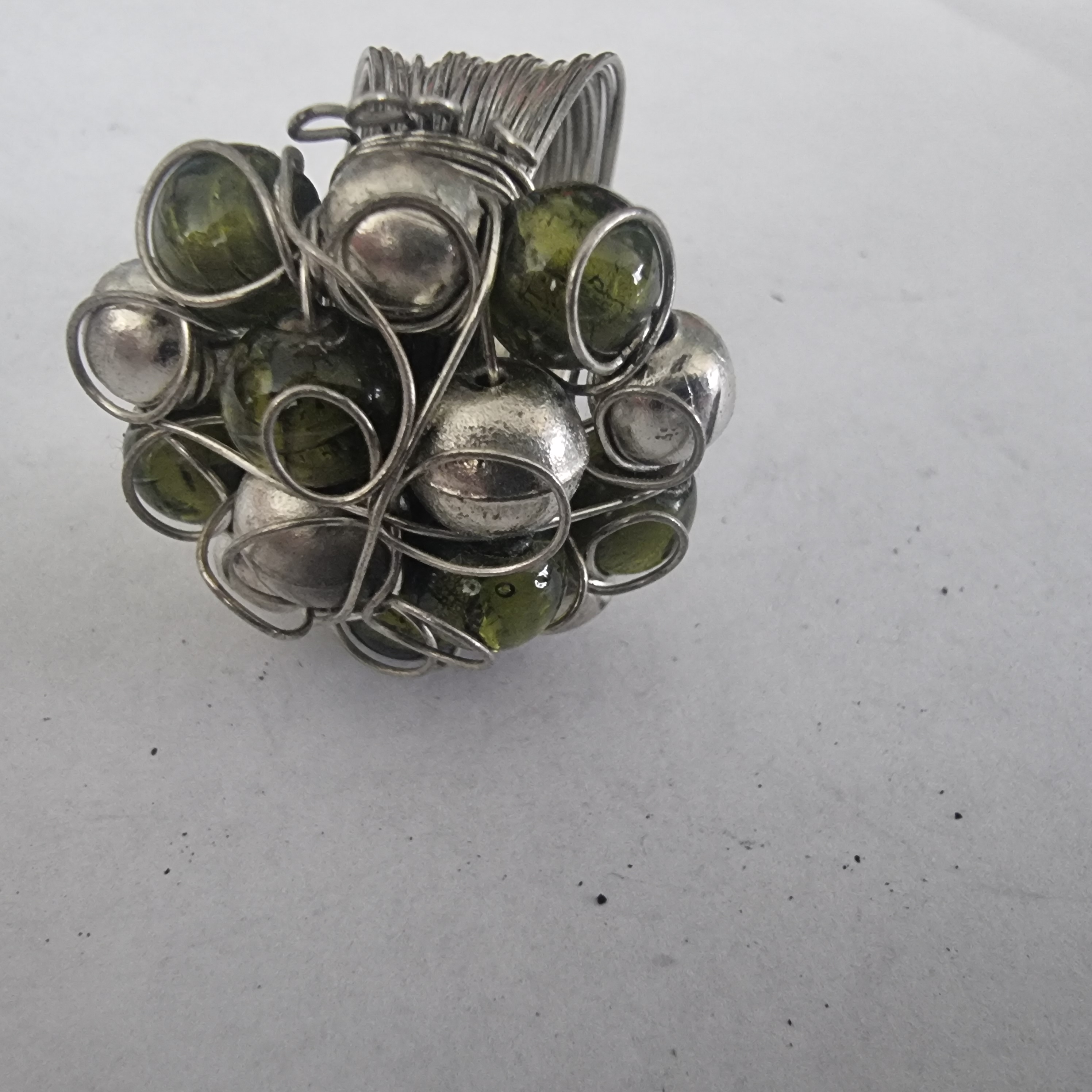 Vintage ring groen glas etnisch zilver handgemaakt.