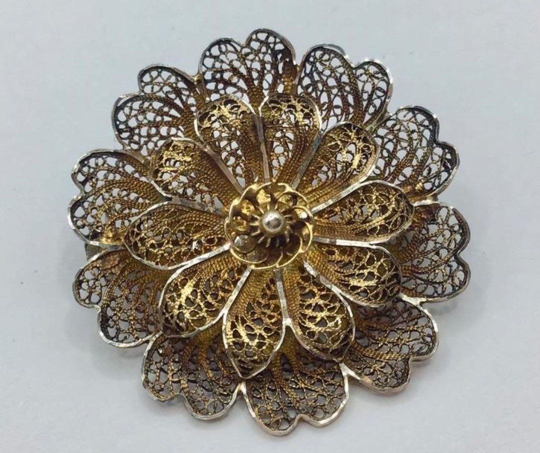 Vintage broche goud verguld filigrein broche 925 goud verg. Vintage broche goud verguld filigrein broche 925 goud verg.