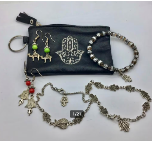 Vintage lotje sieraden Marokkaans 3 armbanden 2 oorbellen Vintage lotje sieraden Marokkaans 3 armbanden 2 oorbellen
