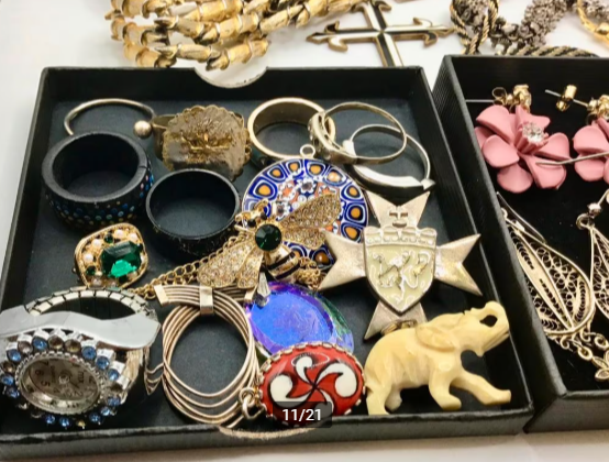Vintage sieraden groot lot oude sieraden Vintage sieraden groot lot oude sieraden