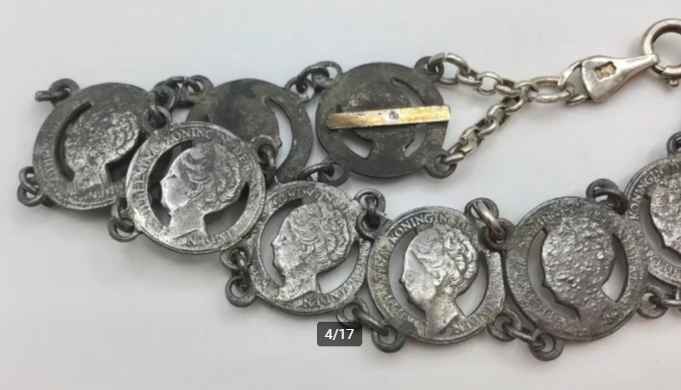 Armband van Wilhelmina dubbeltjes Armband van Wilhelmina dubbeltjes