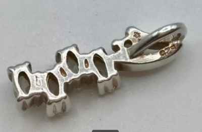 Zilveren hanger met strassteentjes Zilveren hanger met strassteentjes