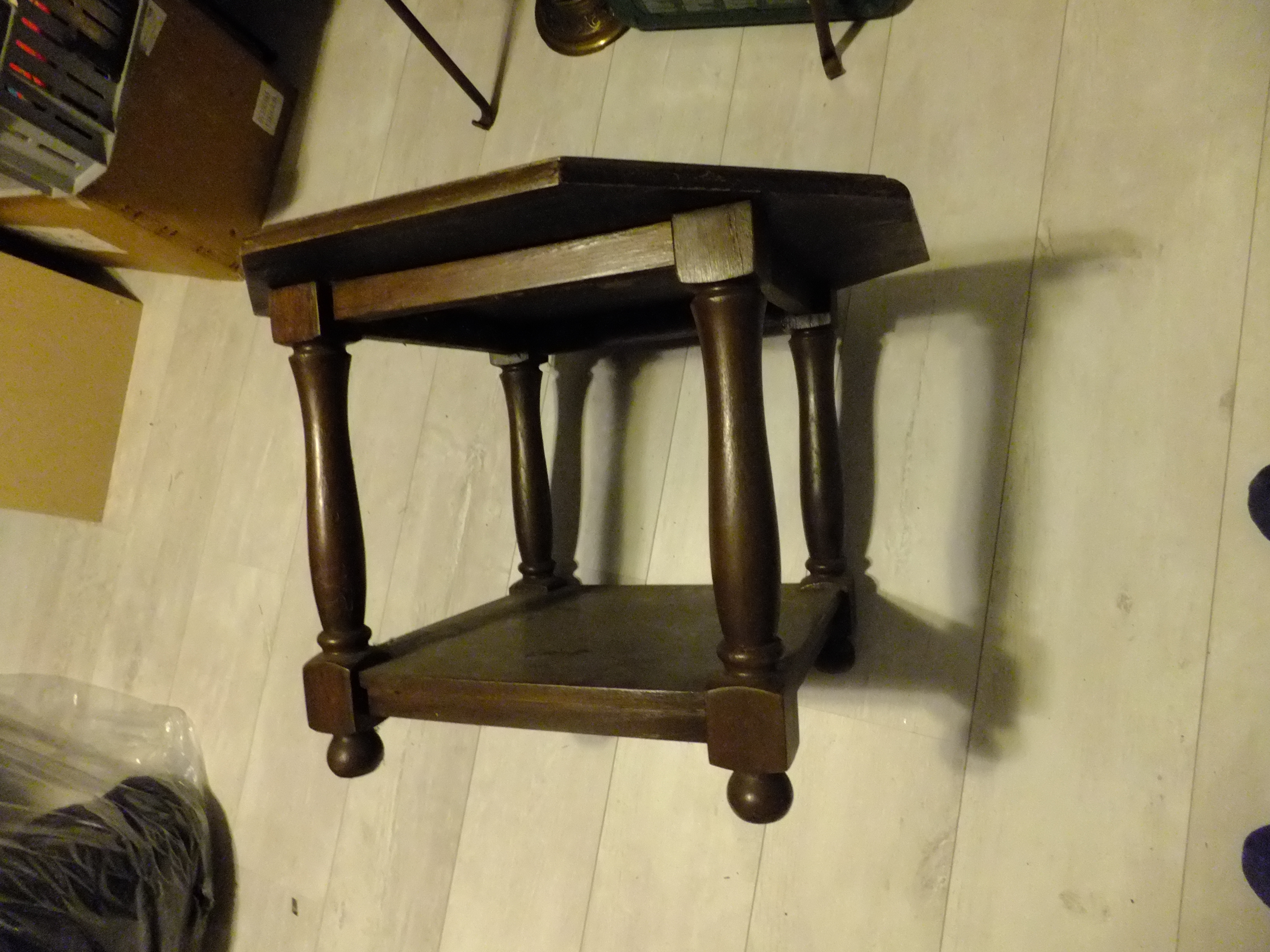 Brocante eiken bijzettafeltje – authentieke uitstraling – ca. 1960 – 60x60x45 cm
