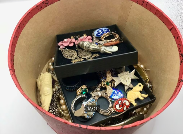 Vintage sieraden groot lot oude sieraden Vintage sieraden groot lot oude sieraden