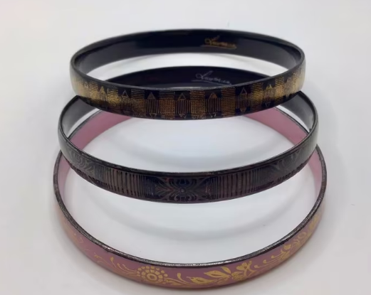 Vintage armband emaille Laureana gemerkt 2 stuks roze zwart 
