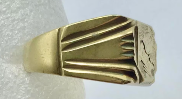 Vintage zegelring heren goud. Vintage zegelring heren goud.