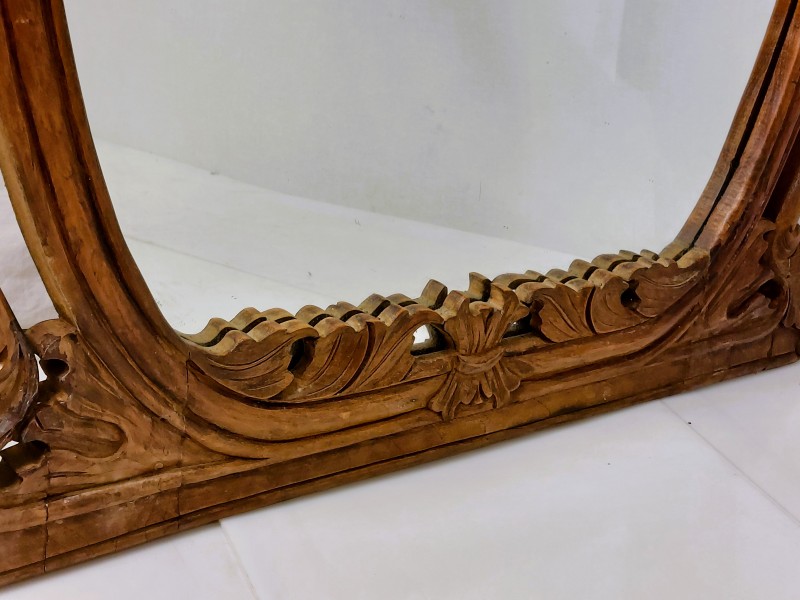 Spiegel in houten lijst