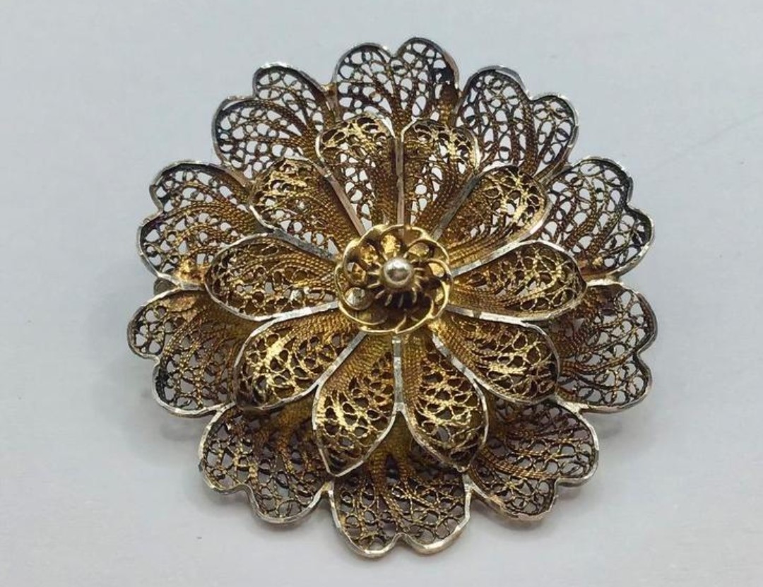 Vintage broche goud verguld filigrein broche 925 goud verg. Vintage broche goud verguld filigrein broche 925 goud verg.