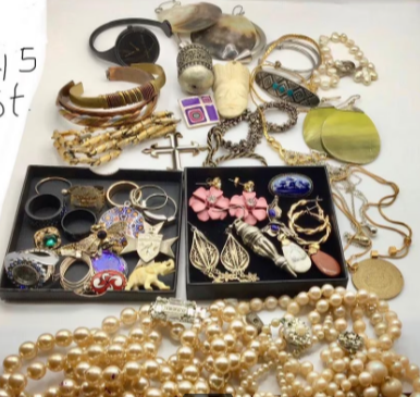 Vintage sieraden groot lot oude sieraden Vintage sieraden groot lot oude sieraden