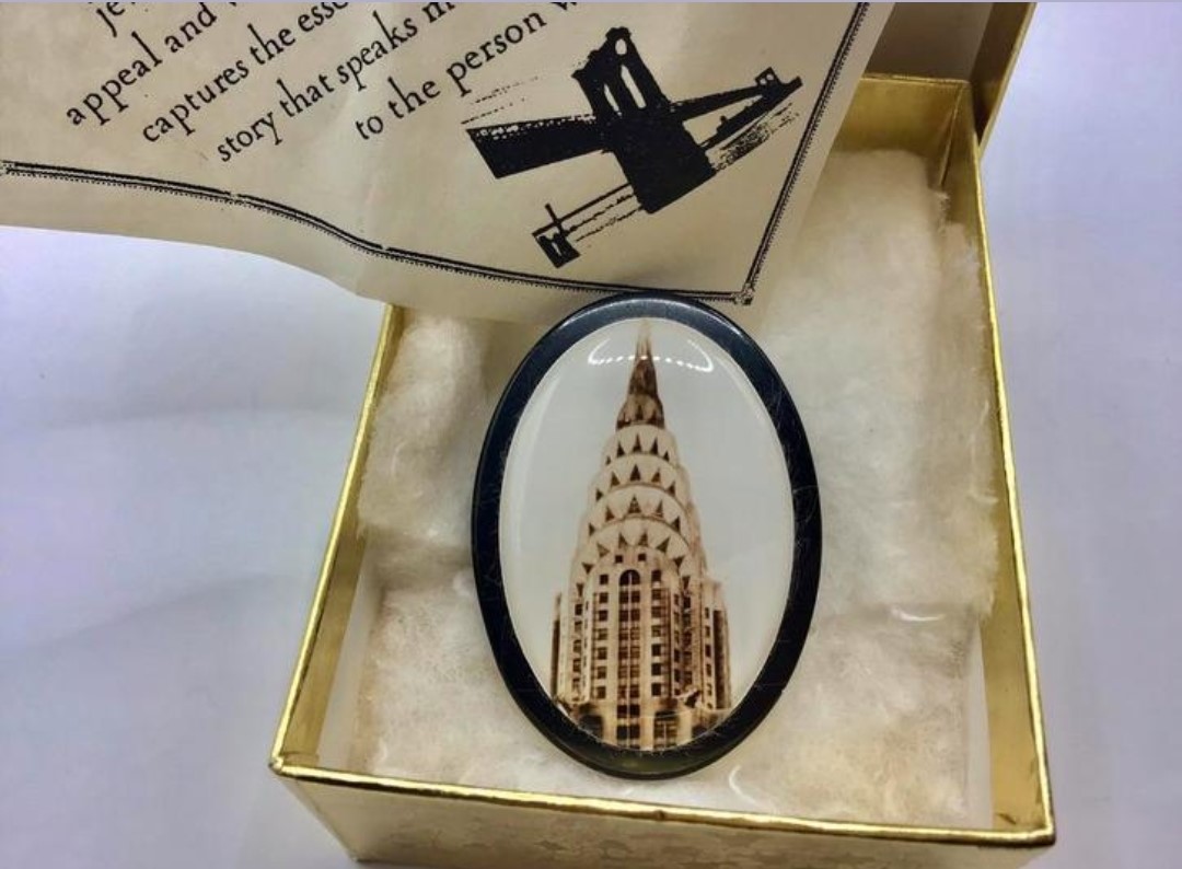 Vintage Design broche Chrysler Building artiest Laura Graham Vintage Design broche Chrysler Building artiest Laura Graham