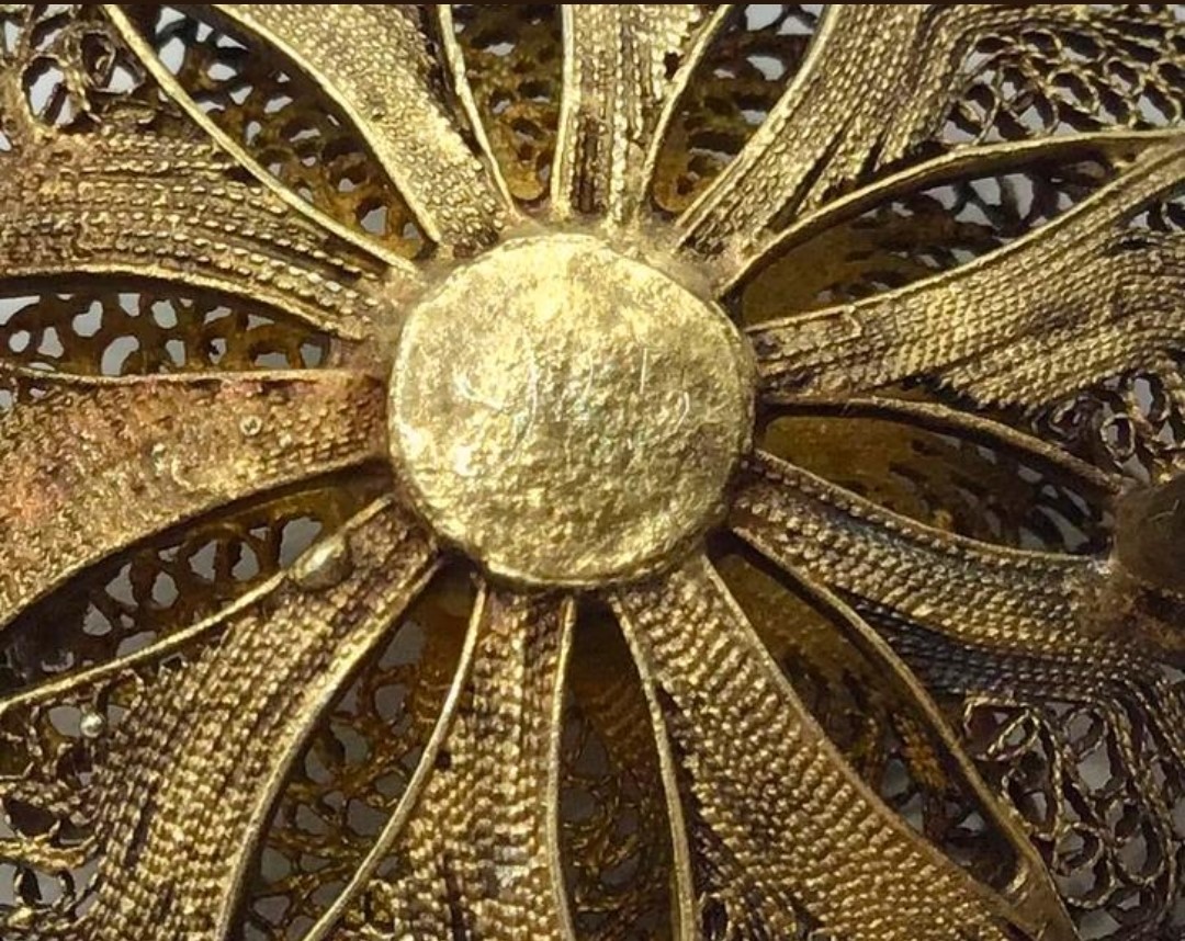 Vintage broche goud verguld filigrein broche 925 goud verg. Vintage broche goud verguld filigrein broche 925 goud verg.