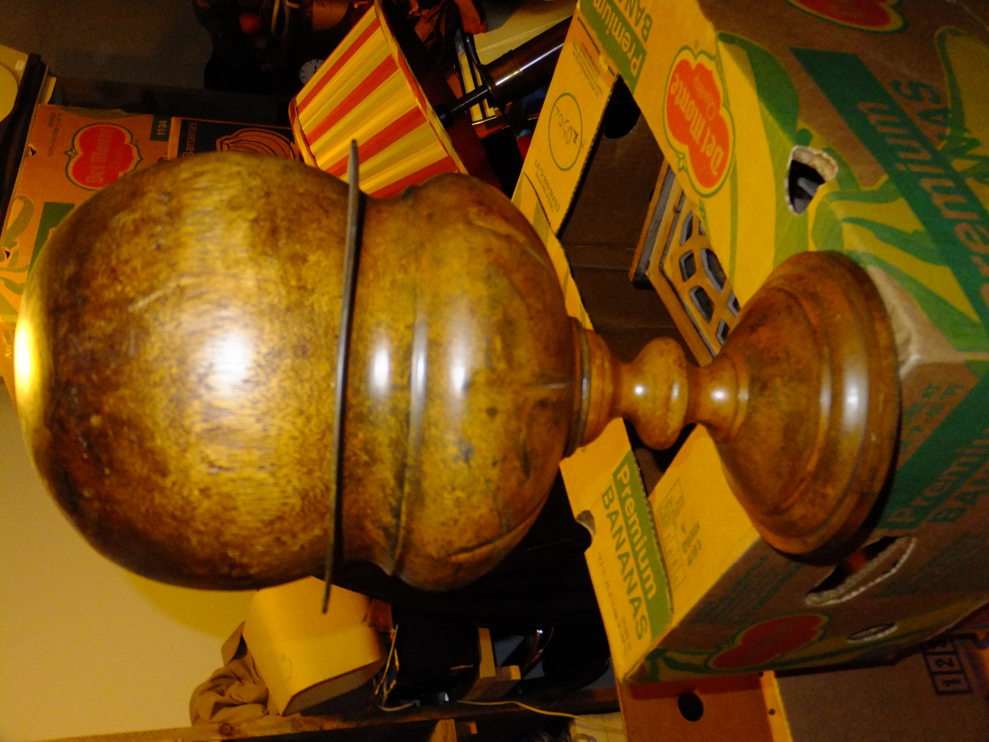Houten schaal met bol