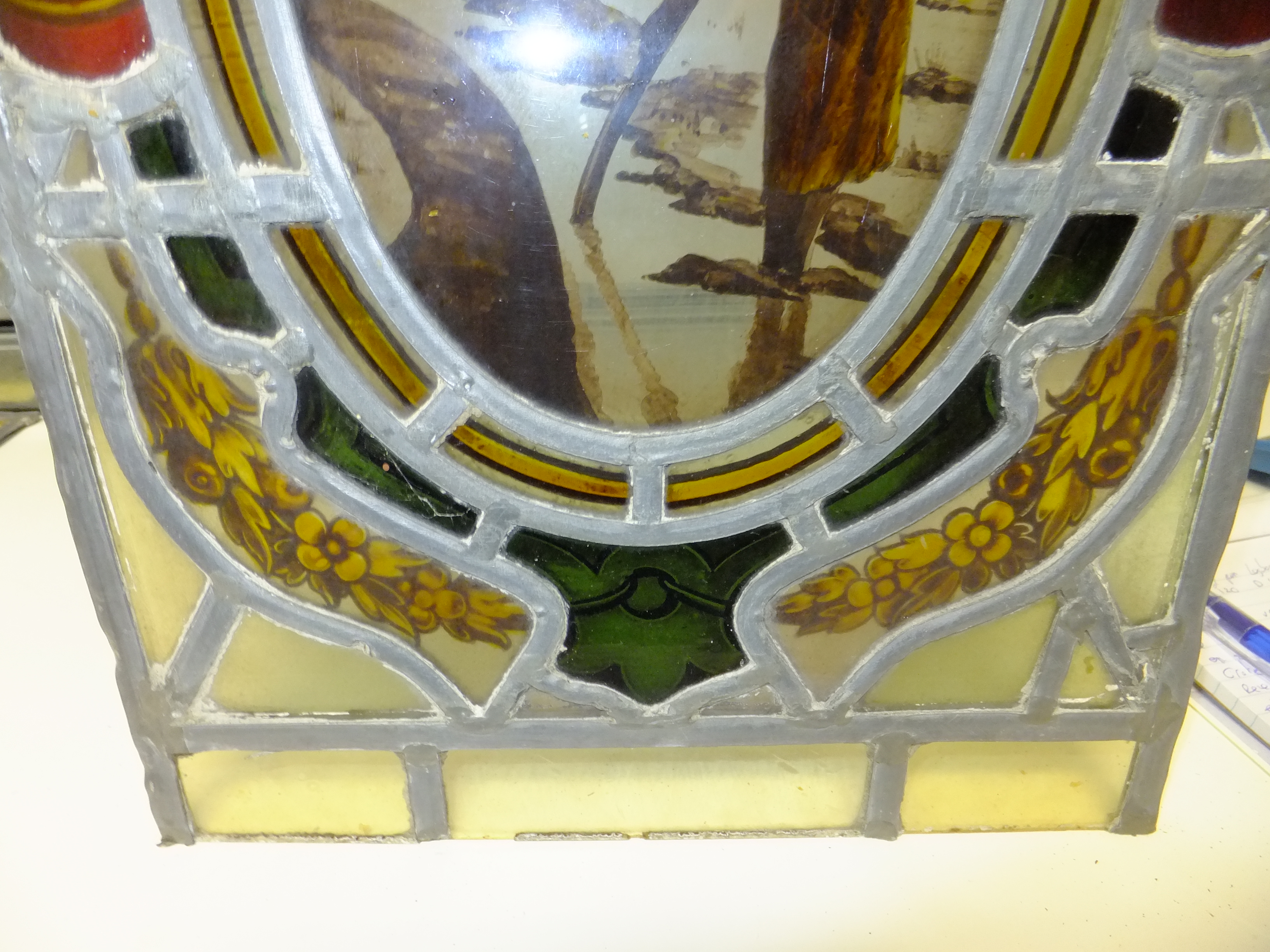 Antieke glas-in-lood ramen – omstreeks 1920 – historische scènes – in goede staat