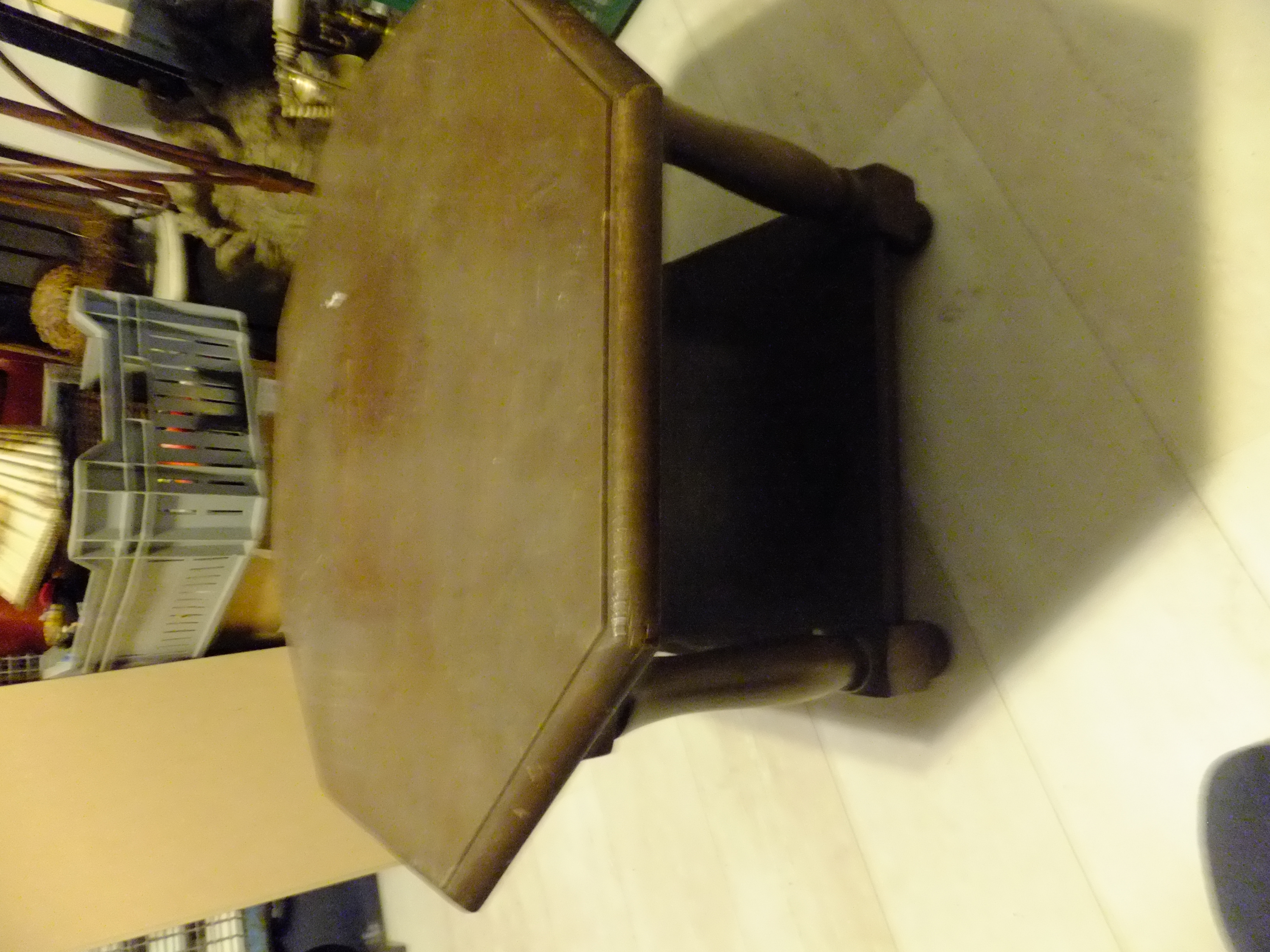 Brocante eiken bijzettafeltje – authentieke uitstraling – ca. 1960 – 60x60x45 cm