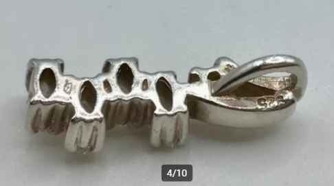 Zilveren hanger met strassteentjes Zilveren hanger met strassteentjes