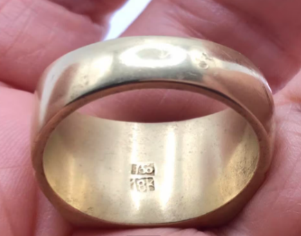 Vintage zegelring heren goud. Vintage zegelring heren goud.