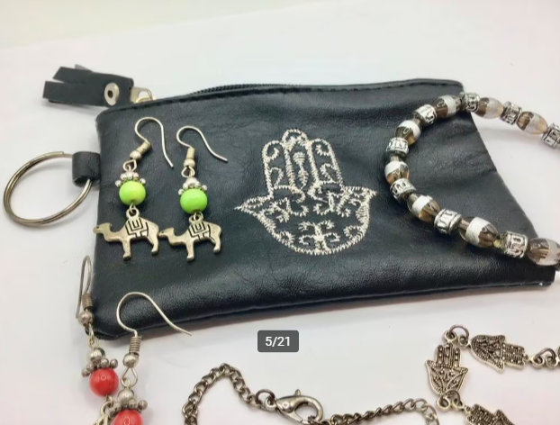 Vintage lotje sieraden Marokkaans 3 armbanden 2 oorbellen Vintage lotje sieraden Marokkaans 3 armbanden 2 oorbellen