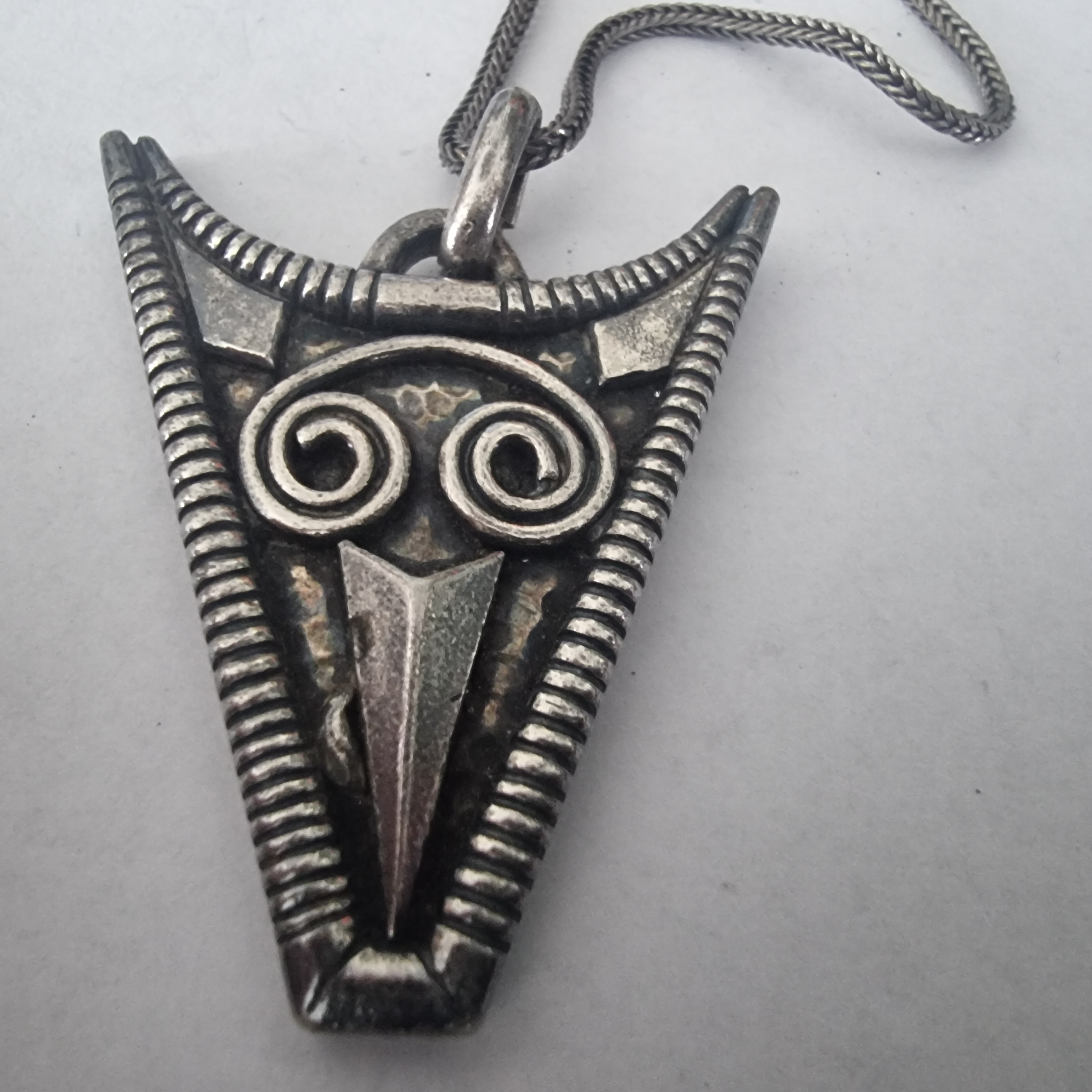 Vintage Modernist ketting gemerkt DLH Frankrijk pijl hanger