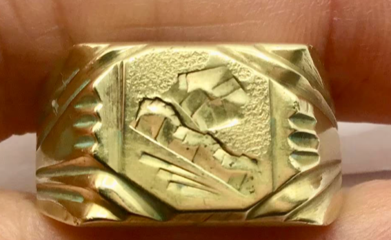 Vintage zegelring heren goud. Vintage zegelring heren goud.
