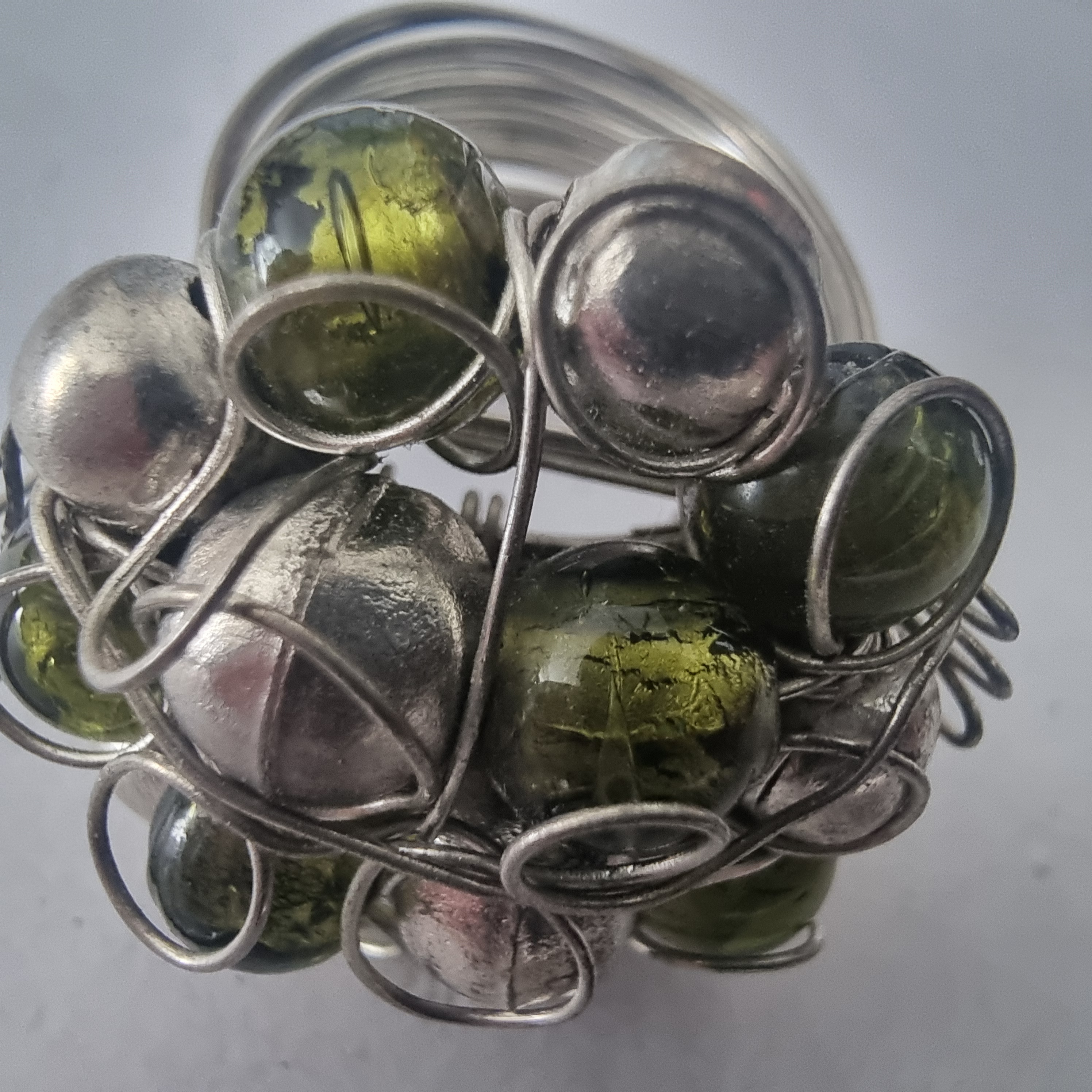 Vintage ring groen glas etnisch zilver handgemaakt.