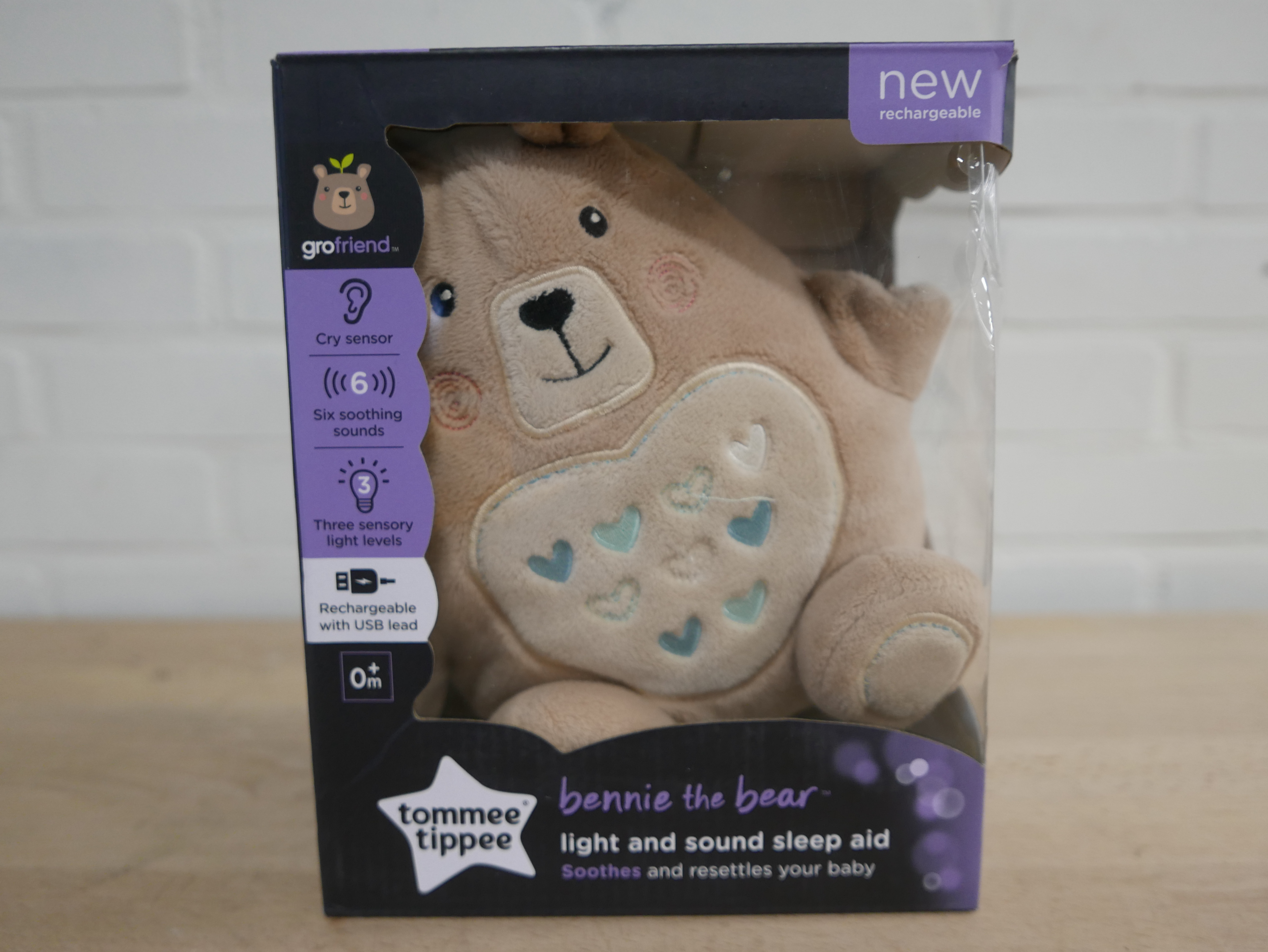 Tommee Tippee Bennie The Bear knuffel met oplaadbaar licht en slaapliedjes