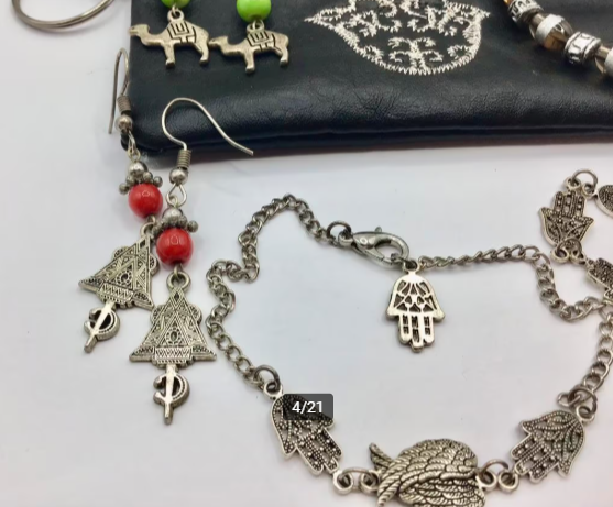 Vintage lotje sieraden Marokkaans 3 armbanden 2 oorbellen Vintage lotje sieraden Marokkaans 3 armbanden 2 oorbellen