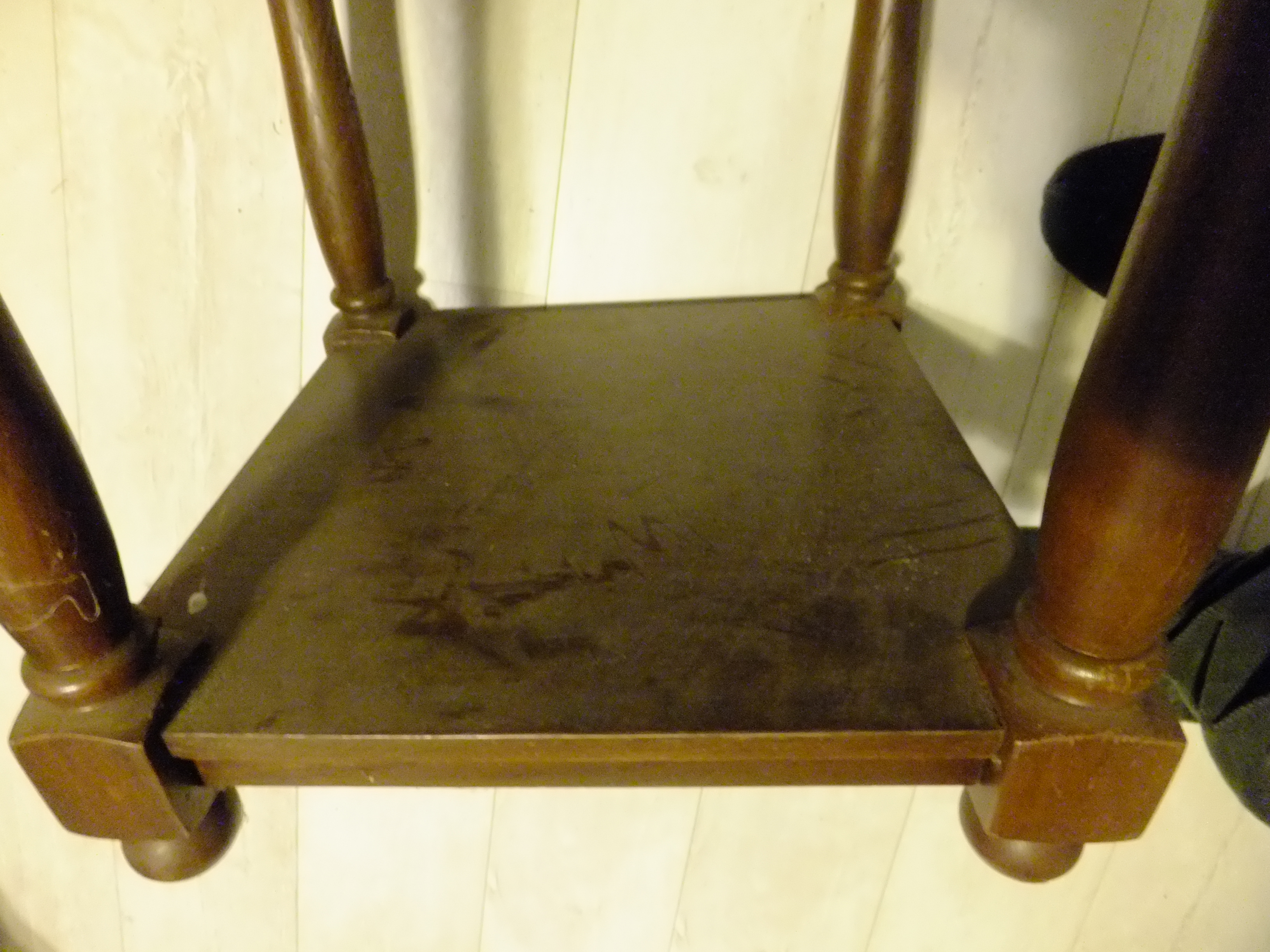 Brocante eiken bijzettafeltje – authentieke uitstraling – ca. 1960 – 60x60x45 cm