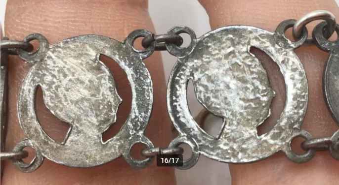 Armband van Wilhelmina dubbeltjes Armband van Wilhelmina dubbeltjes