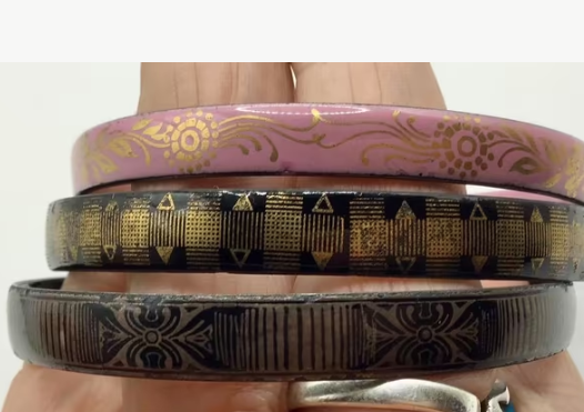 Vintage armband emaille Laureana gemerkt 2 stuks roze zwart 