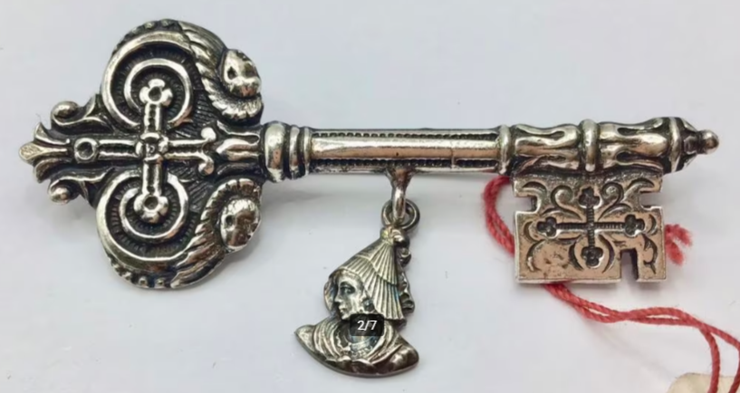 Vintage broche sleutel Normandië Frankrijk vrouw zilver