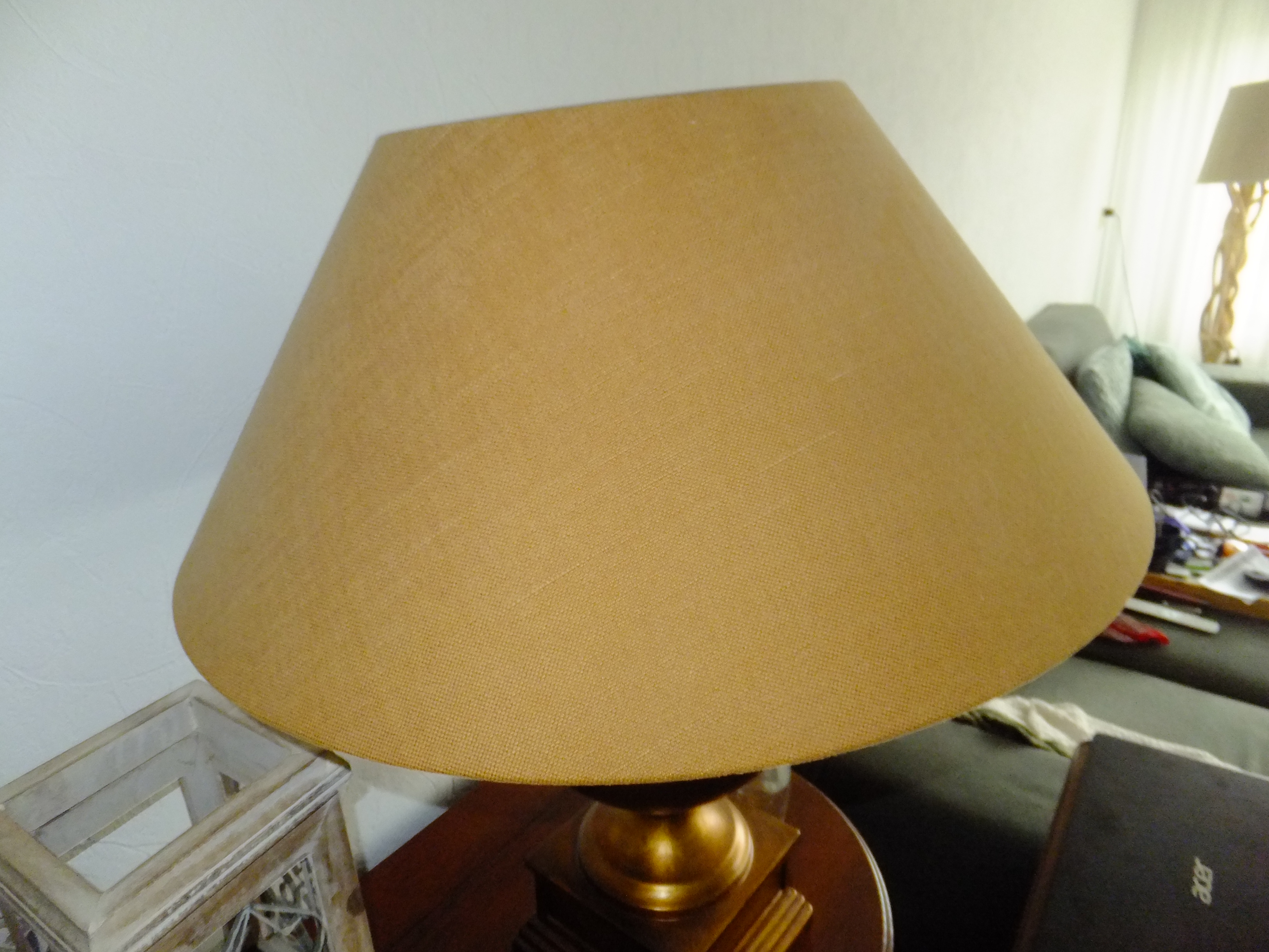 Decoratieve schemerlamp – gouden voet met druiven, appels en eikels –