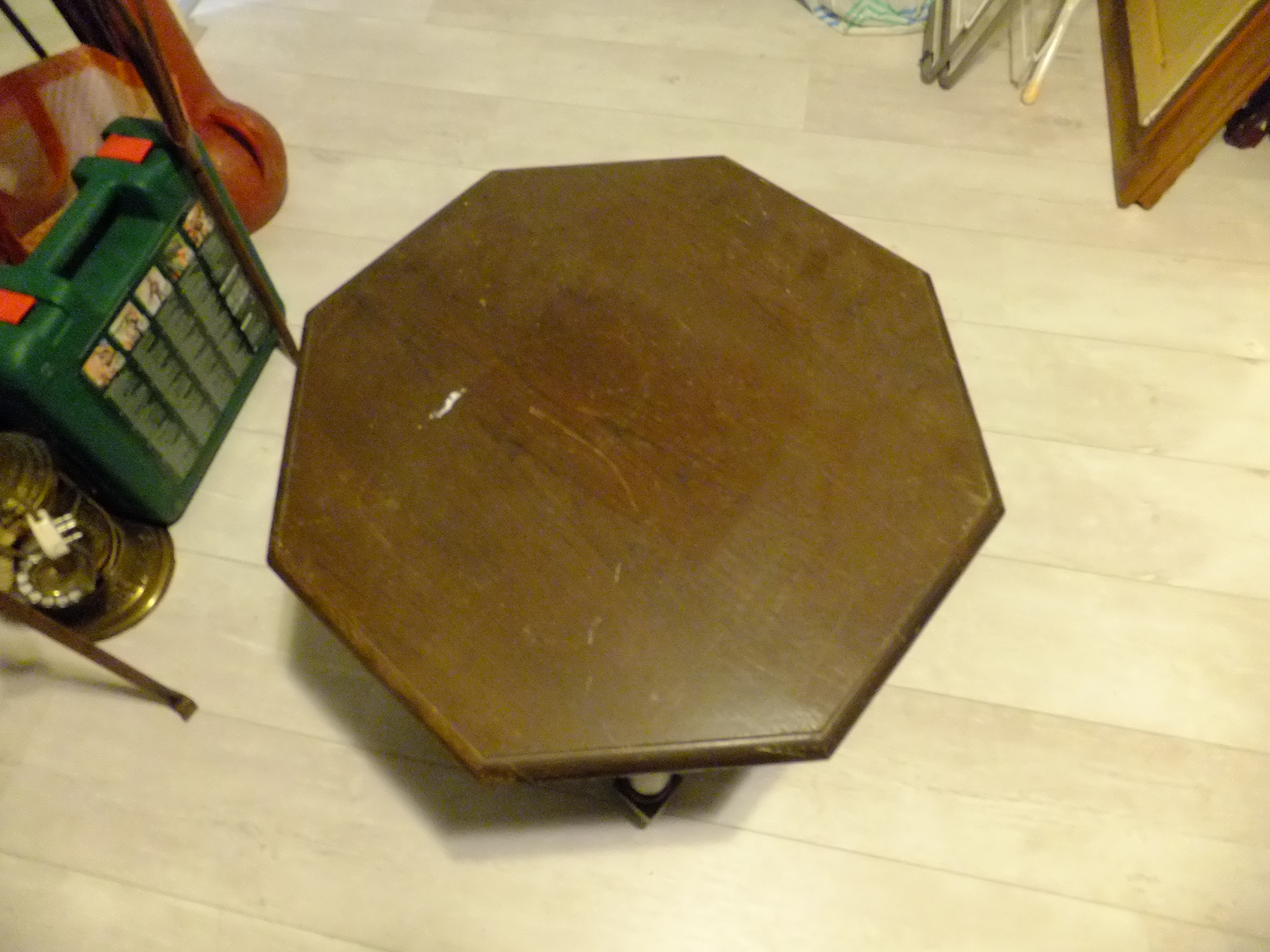 Brocante eiken bijzettafeltje – authentieke uitstraling – ca. 1960 – 60x60x45 cm