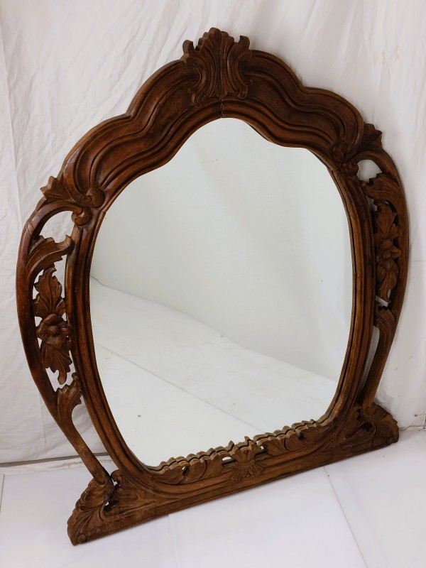 Spiegel in houten lijst