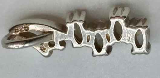 Zilveren hanger met strassteentjes Zilveren hanger met strassteentjes