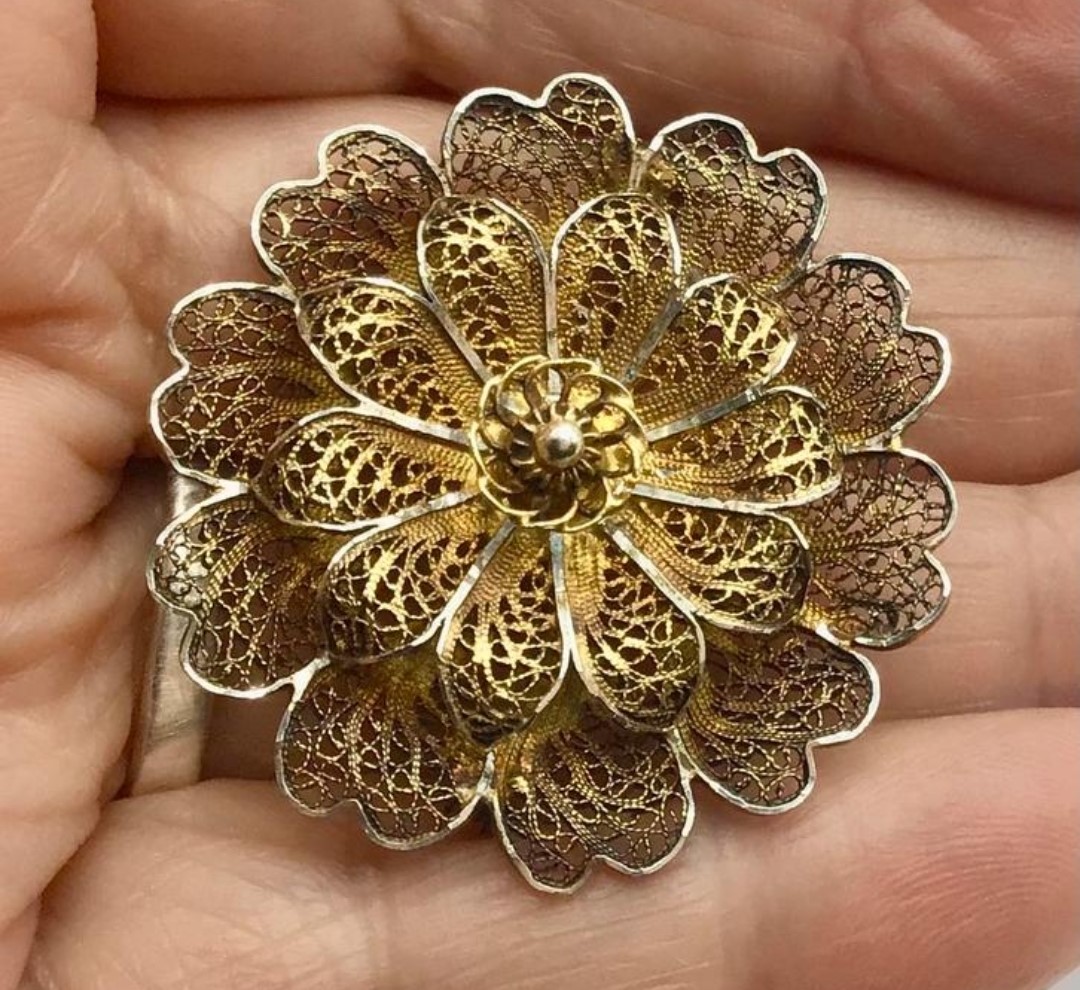 Vintage broche goud verguld filigrein broche 925 goud verg. Vintage broche goud verguld filigrein broche 925 goud verg.