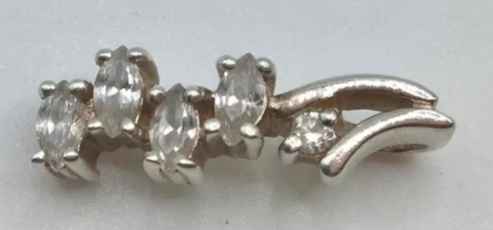 Zilveren hanger met strassteentjes