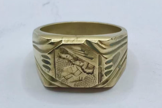 Vintage zegelring heren goud. Vintage zegelring heren goud.